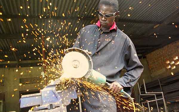 Angle Grinder Vs Cut Off Tool – What Is The Difference?